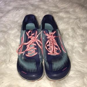 Woman’s Arles Torin